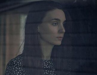 En 'A Ghost Story', un músico reaparece como un fantasma tras haber fallecido en un accidente de coche