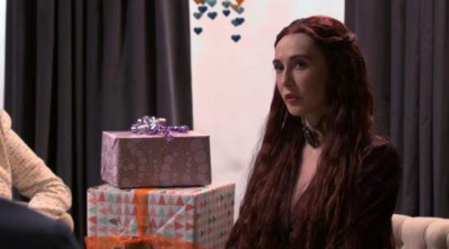 Melisandre de 'Juego de Tronos', invitada a un baby shower