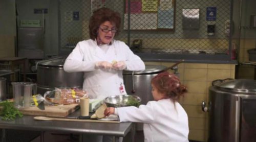 Kate Mulgrew (Red en 'Orange is the New Black') es sorprendida por su versión mini