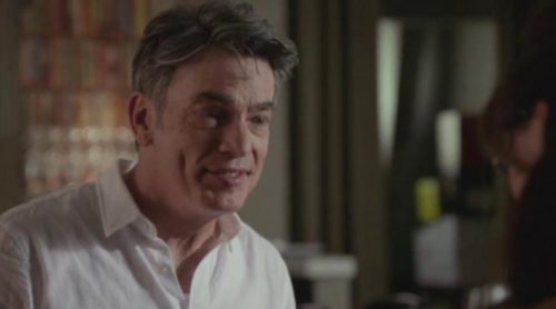 Así fue recibido el padre de Schmidt, Gavin (Peter Gallagher), en 'New Girl'