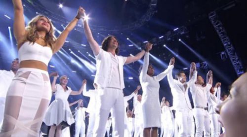 Los concursantes de 'American Idol' se unen para interpretar "One Voice" en la gala final