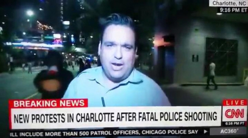 Agreden violentamente a un reportero de la CNN durante las protestas en Charlotte