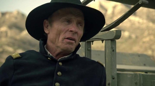 Bernard investiga el origen de la locura y las alucinaciones en el tercer capítulo de 'Westworld'