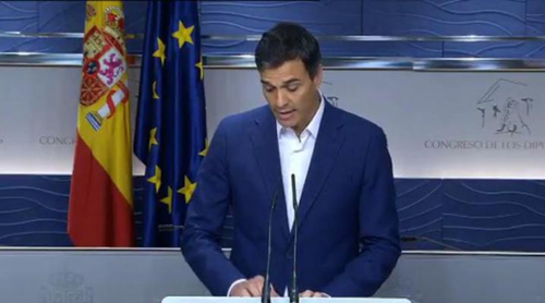 Pedro Sánchez renuncia al acta emocionado