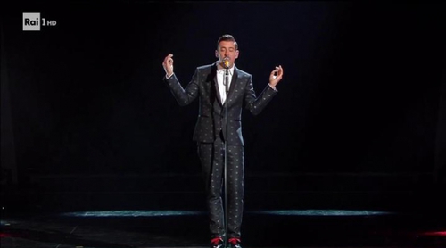 Francesco Gabbani gana Sanremo 2017 con "Occidentali's Karma"