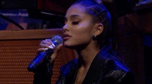 Ariana Grande versiona "A Natural Woman" en honor a Aretha Franklin en el programa de Jimmy Fallon