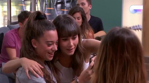 'OT 2018': Los nuevos concursantes cantan "Teléfono" a Aitana durante su visita a la Academia