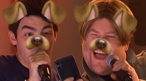 Los Jonas Brothers se vuelven muy actuales parodiando "Year 3000" con James Corden