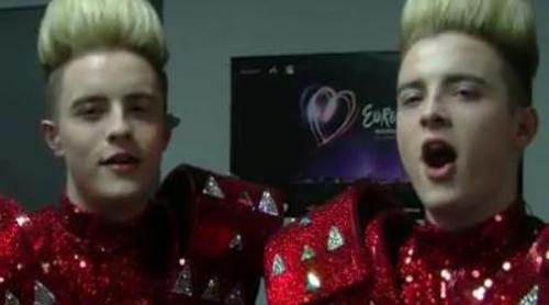 Jedward ensayan "Lipstick" en el Festival de Eurovisión 2011