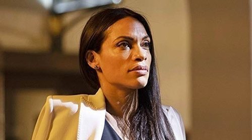 'Briarpatch': Rosario Dawson doma jirafas e imparte justicia en el tráiler de la nueva serie de USA Network