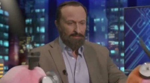 Santiago Abascal se lía a tiros con Trancas y Barrancas en 'El hormiguero' en esta parodia de 'Polònia'