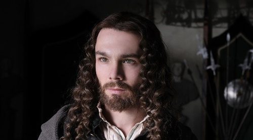 Promo de 'Leonardo', la serie de Carlos Cuevas y Freddie Highmore que navega en la historia de da Vinci 