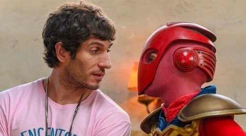 Quim Gutiérrez ('El vecino'): "En la T2 hay lucha de sexos y Javi ve cuestionada su titanidad y masculinidad"