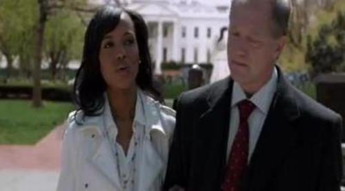 Cyrus Beene encarga a Olivia Pope en 'Scandal' cubrir un escándalo de infidelidad del Presidente de Estados Unidos