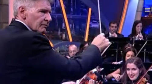 Harrison Ford dirige a una orquesta en 'El Hormiguero' con la BSO de "Indiana Jones"