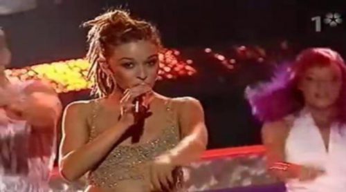 Beth con "Dime", representante de España en Eurovisión 2003