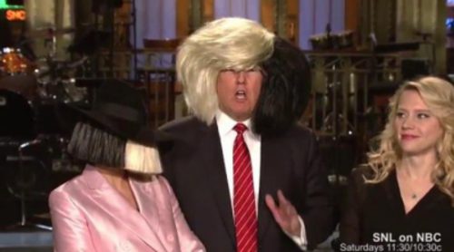 Donald Trump y Sia comparten peluca para promocionar su aparición en 'Saturday Night Live'